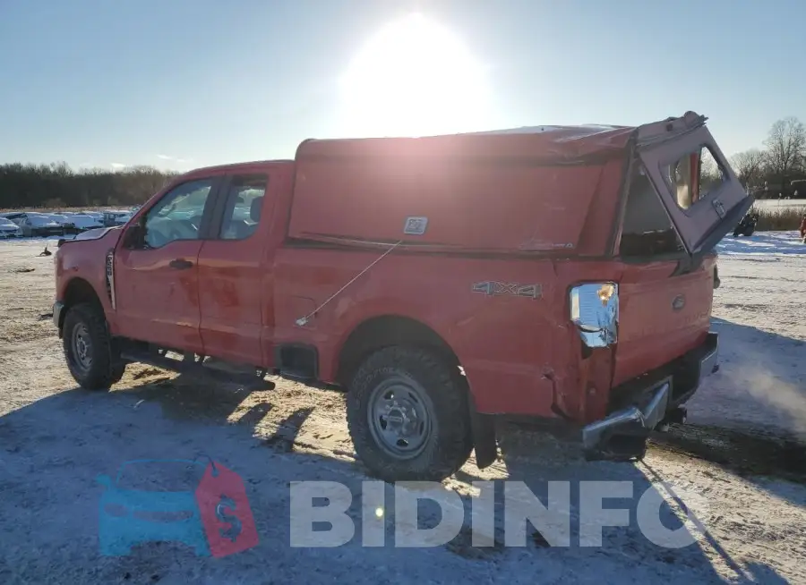 1FT7X2BA2REE75404 Photo# 2