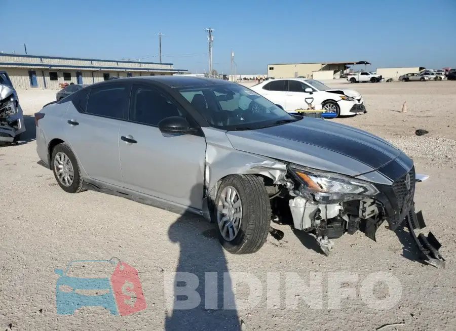 1N4BL4CV3LC279077 Photo# 4