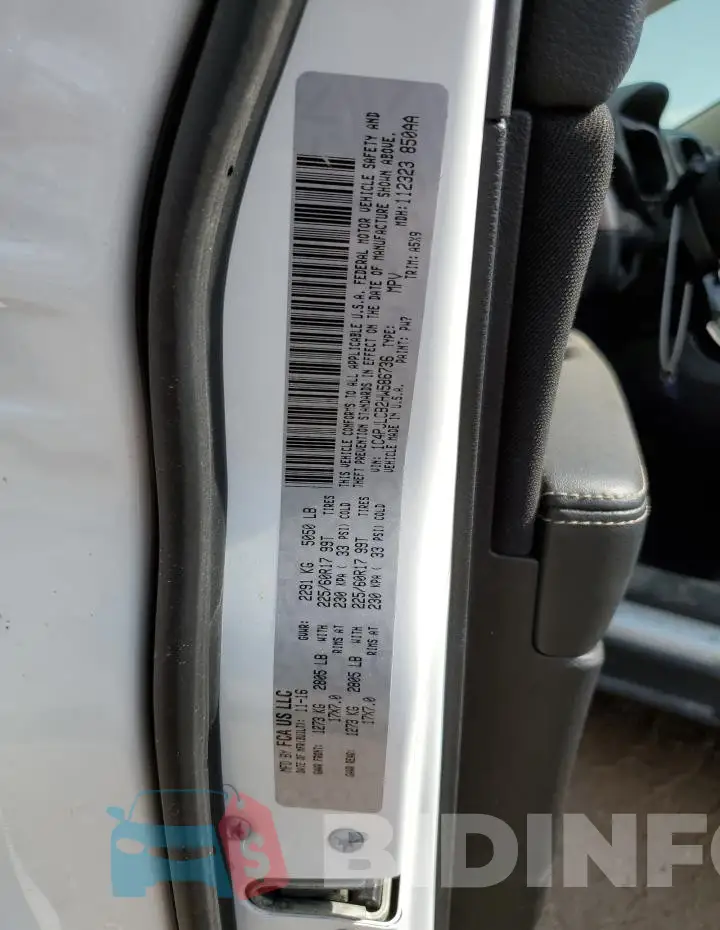 1C4PJLCB2HW586736 Photo# 13