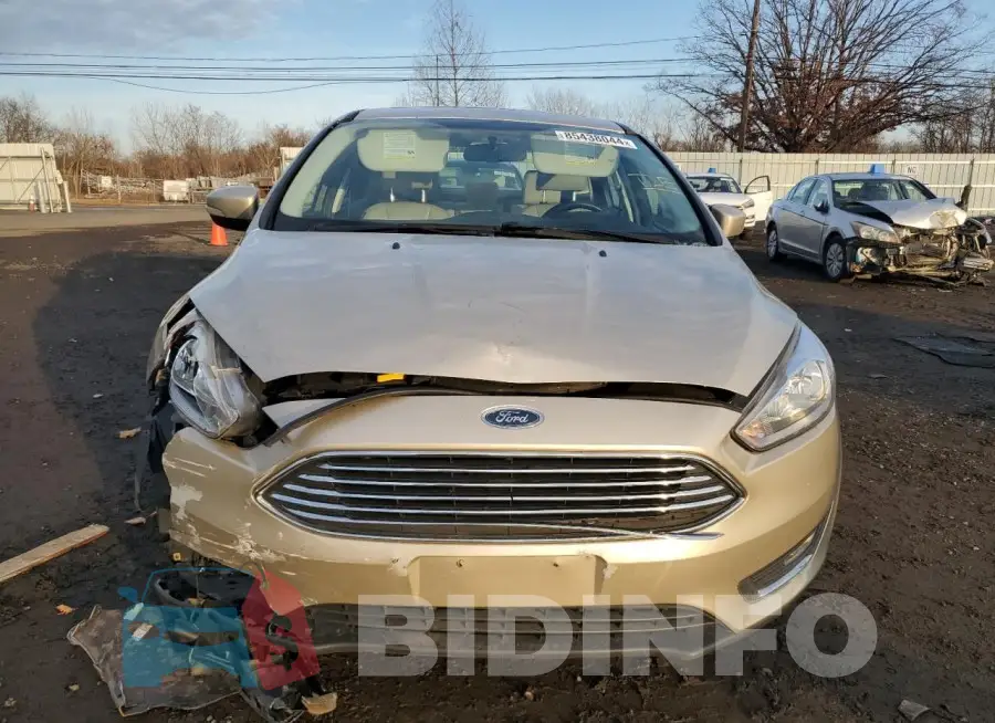 1FADP3J27JL323644 Photo# 5