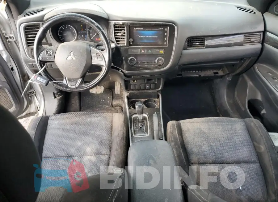 JA4AD3A32JZ021328 Photo# 8