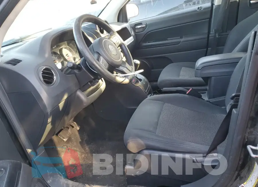 1C4NJCBAXGD641752 Photo# 7