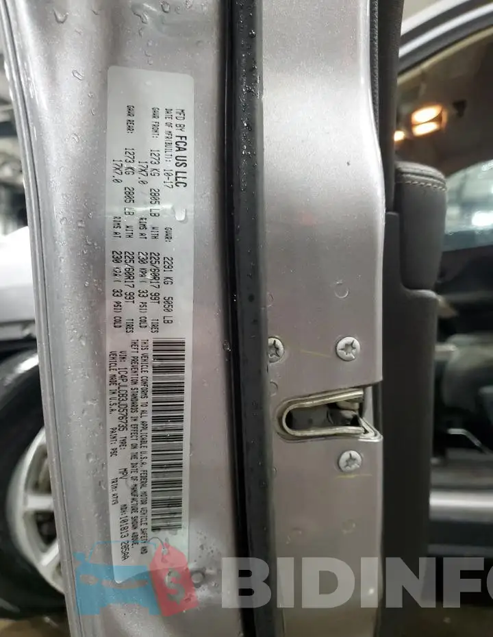 1C4PJLCB3JD576735 Photo# 13