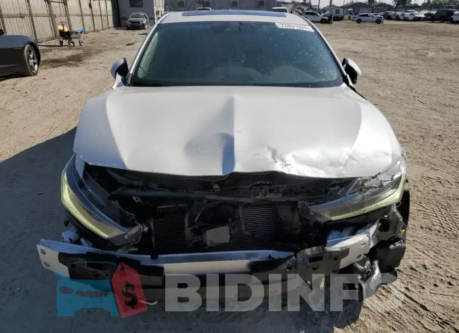 19UDE2F32KA008664 Photo# 5