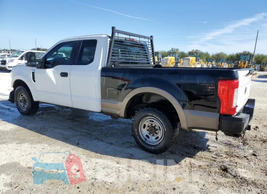 1FT7X2A62HED58949 Photo# 2