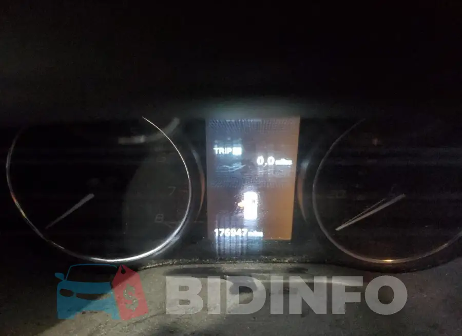 JA4AD2A32JZ045722 Photo# 9