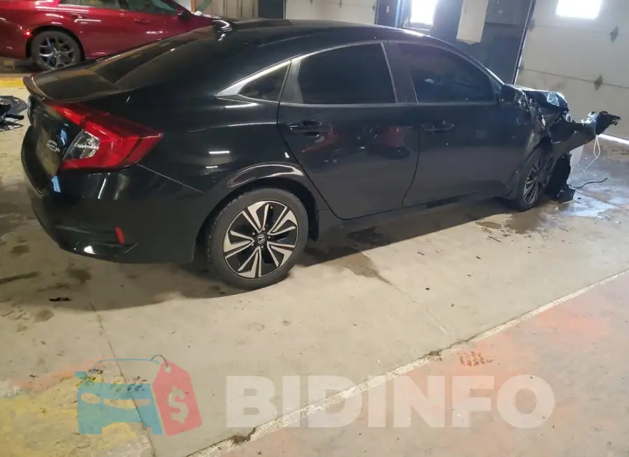 19XFC1F38HE030164 Photo# 3