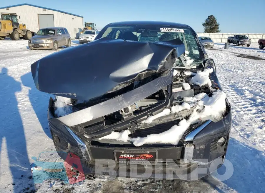 ML32AUHJ9RH008254 Photo# 5