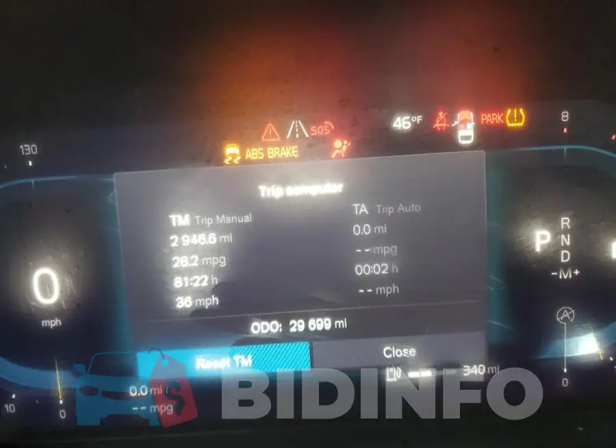 YV4L12RX1P1217242 Photo# 9