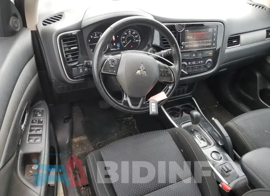 JA4AD3A35JZ071544 Photo# 8