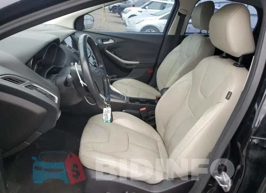 1FADP3N28GL302952 Photo# 7
