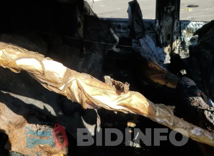 JA4AD3A33KZ044277 Photo# 11
