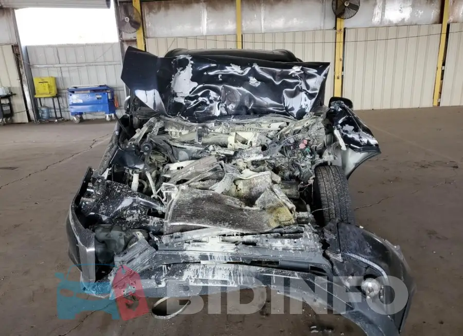 JA4AD3A37JZ050839 Photo# 5