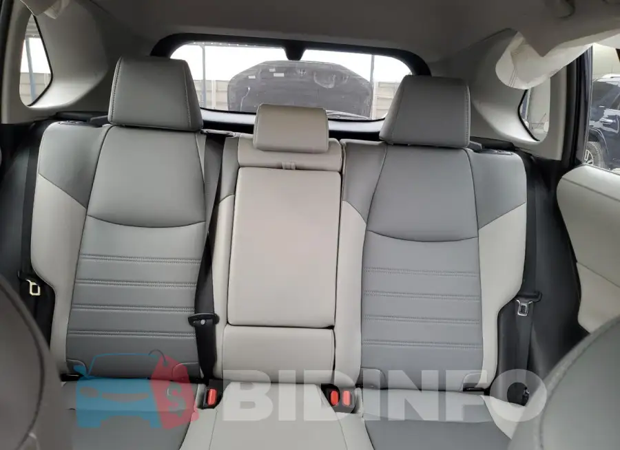 2T3A1RFV8RW417111 Photo# 10