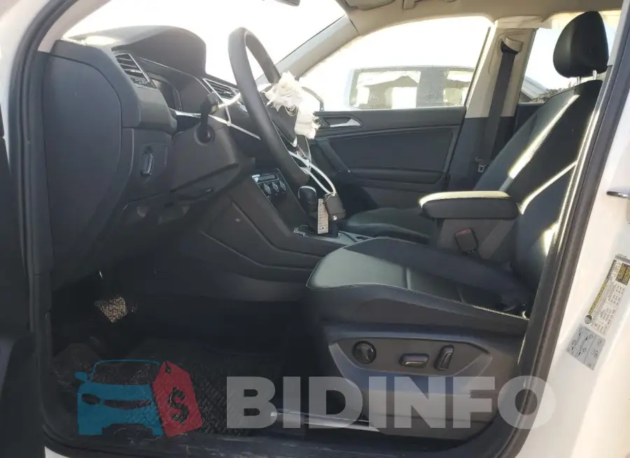 3VV3B7AX7LM111577 Photo# 7