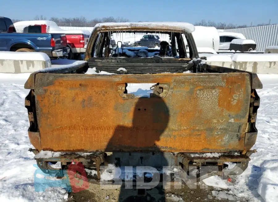 1N6ED1EK1PN674422 Photo# 6