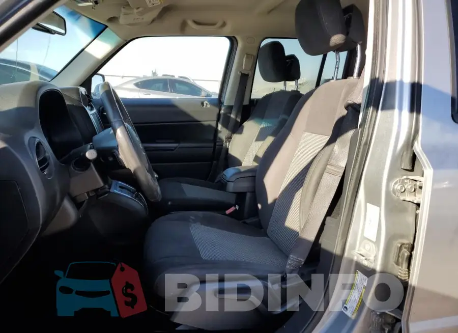 1C4NJPFB6GD576926 Photo# 7