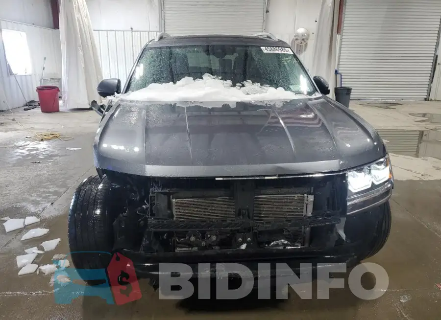 1V2NR2CA0JC526235 Photo# 5