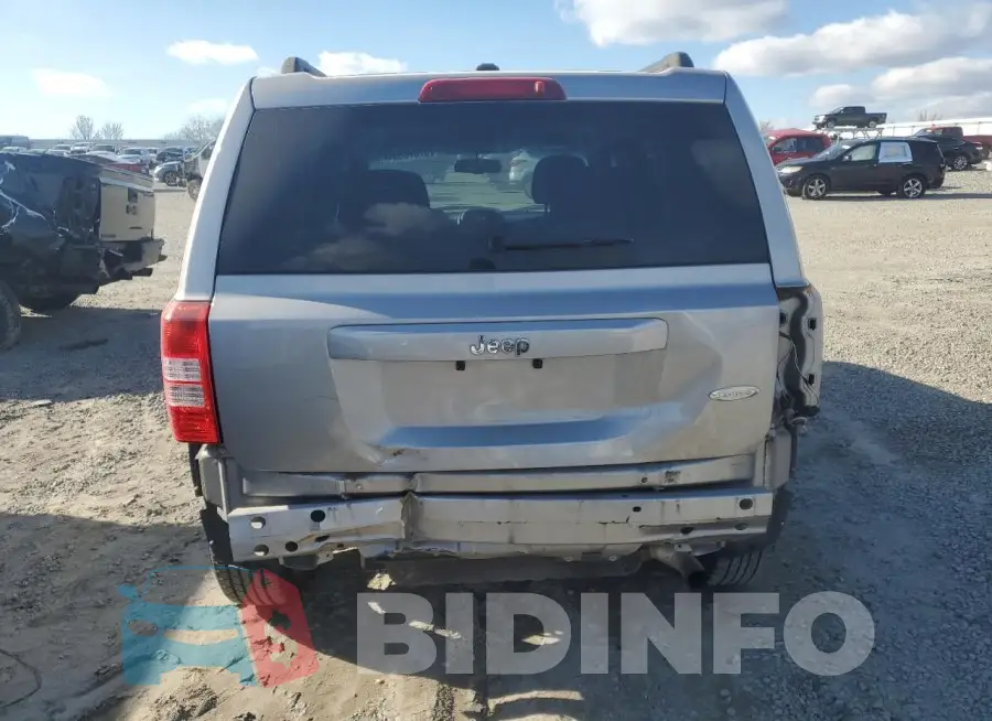 1C4NJPFB1GD698125 Photo# 6