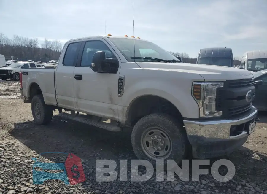 1FT7X2B69KEF94875 Photo# 4