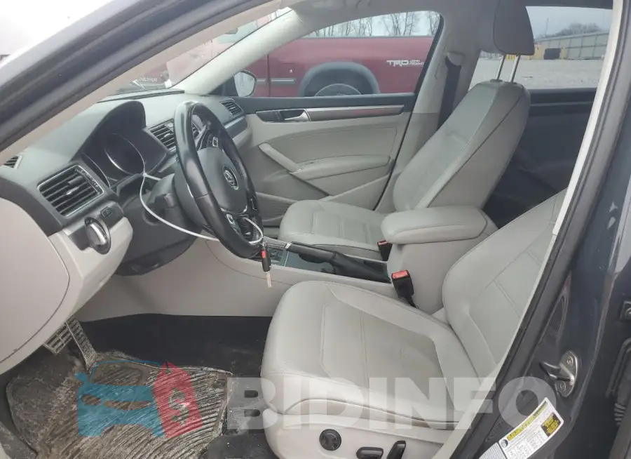 1VWDT7A32HC043983 Photo# 7