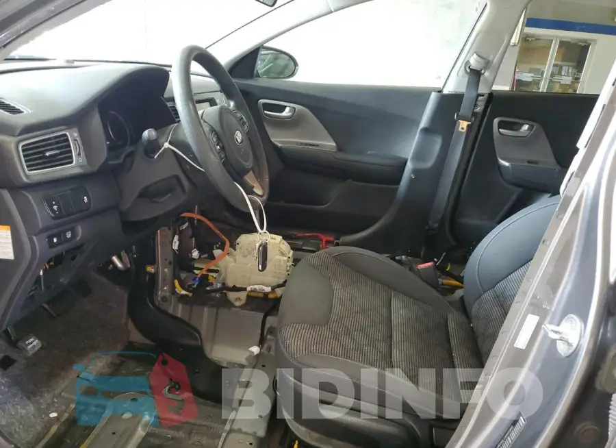 KNDCB3LCXH5055813 Photo# 7