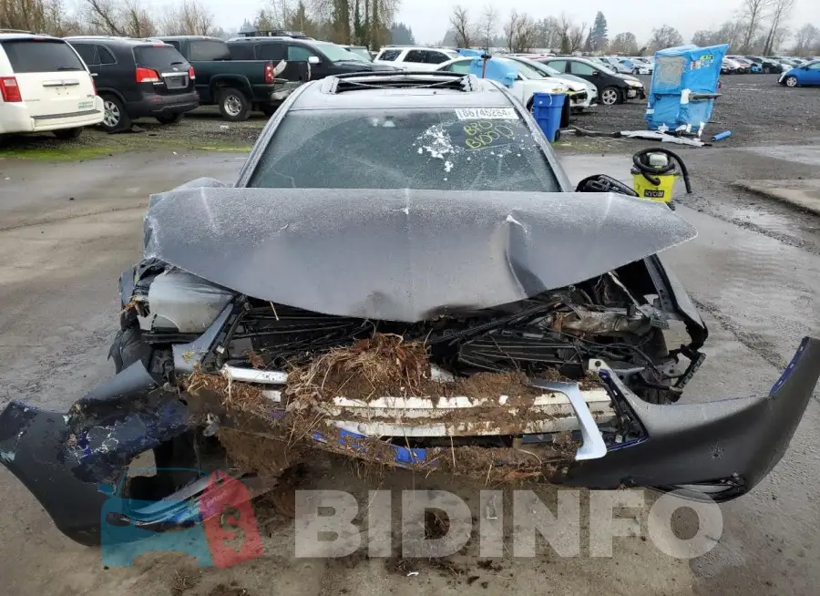 19UUB2F65JA008899 Photo# 5