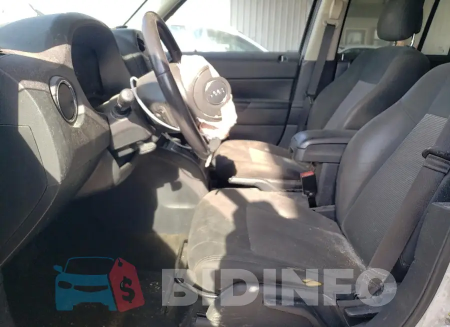 1C4NJPFB3HD182978 Photo# 7