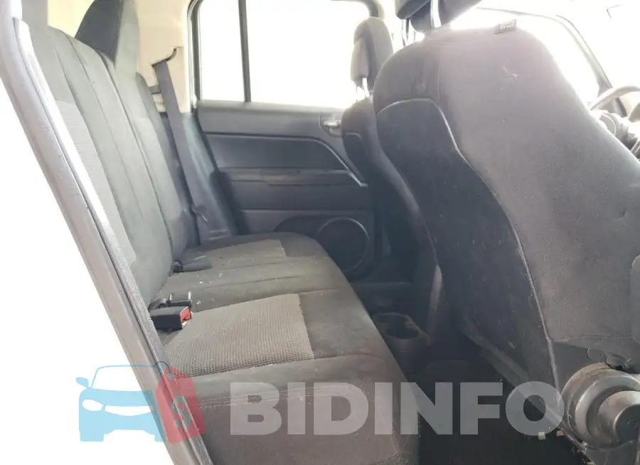 1C4NJPFB3HD182978 Photo# 11