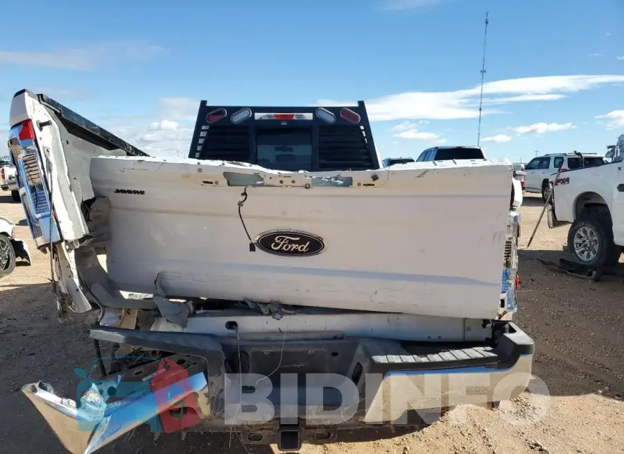 1FT7W2B64JEB18986 Photo# 6