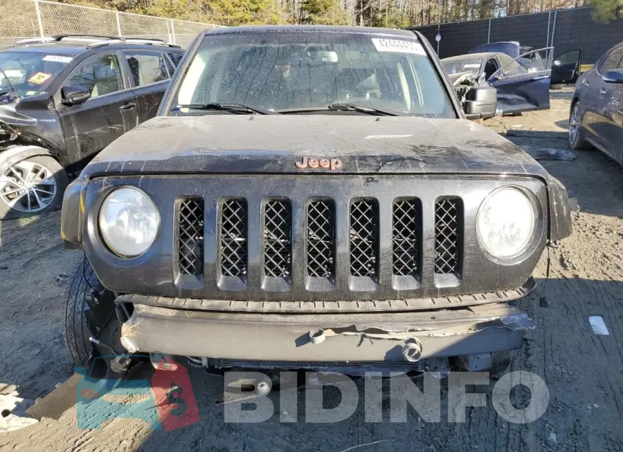 1C4NJPBB1HD156983 Photo# 5
