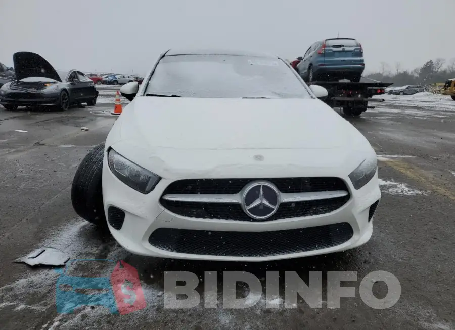 WDD3G4FB8KW034637 Photo# 5