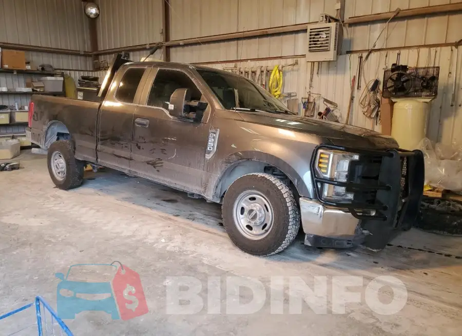 1FT7X2A67JEB39698 Photo# 4