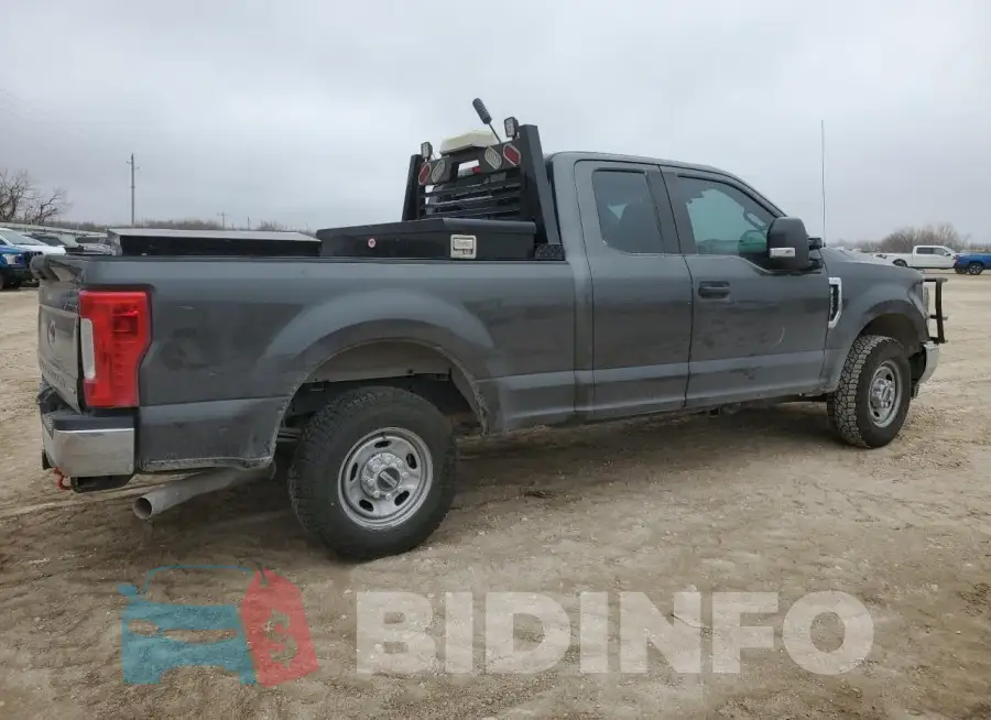 1FT7X2A67JEB39698 Photo# 3