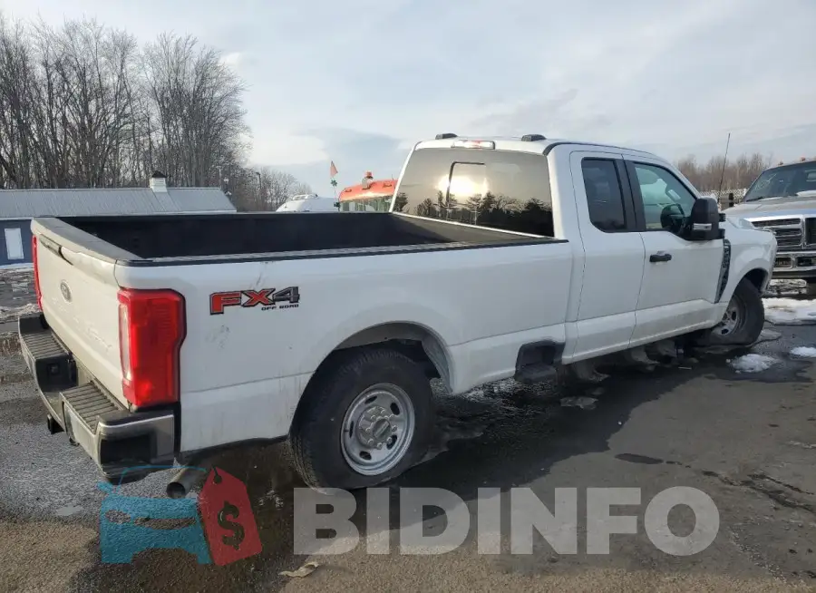 1FT7X2BA3RED93049 Photo# 3