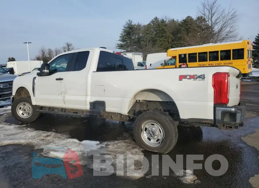 1FT7X2BA3RED93049 Photo# 2