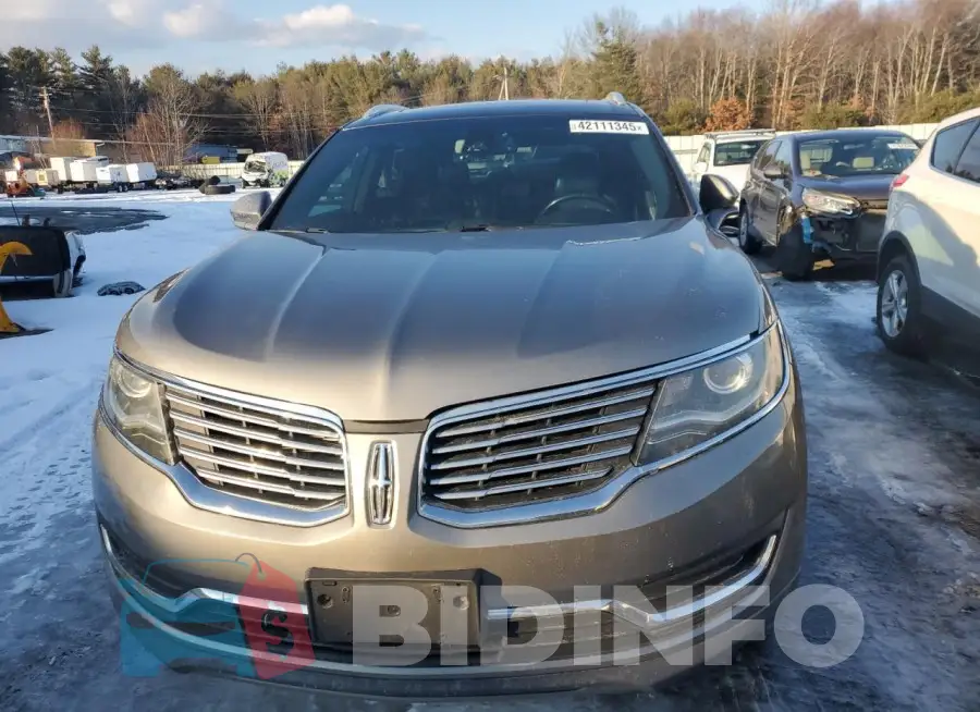 2LMTJ8LR3GBL32557 Photo# 5