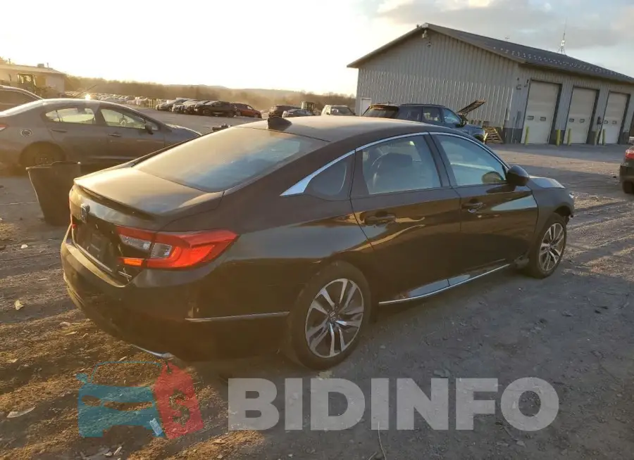 1HGCV3F43MA010730 Photo# 3