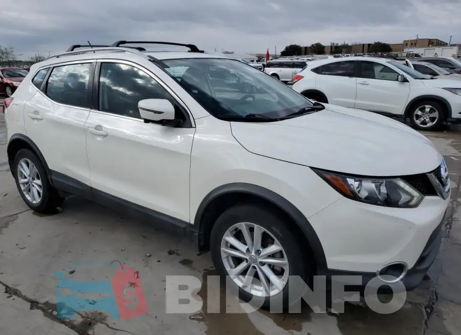 JN1BJ1CRXHW114542 Photo# 4