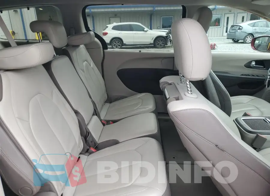 2C4RC1EG4HR537174 Photo# 11