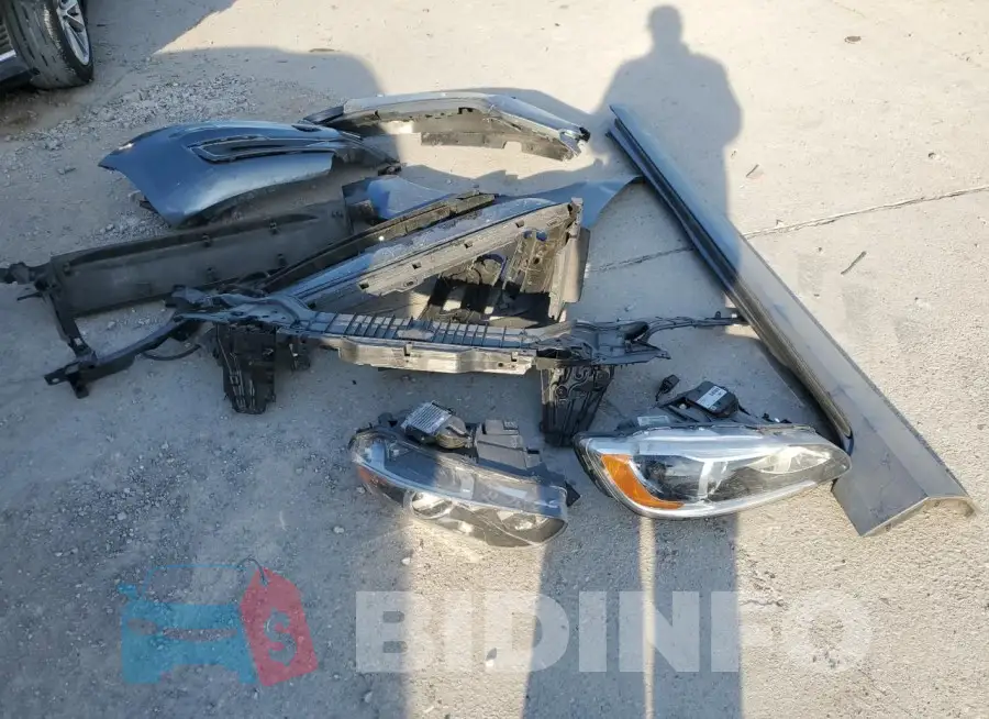 LYV402HM1JB170408 Photo# 12
