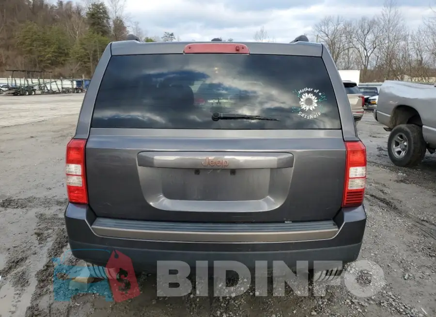 1C4NJPBBXGD710598 Photo# 6