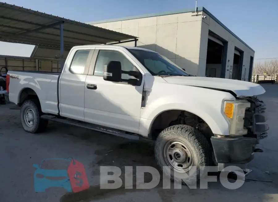1FT7X2B68HED43127 Photo# 4