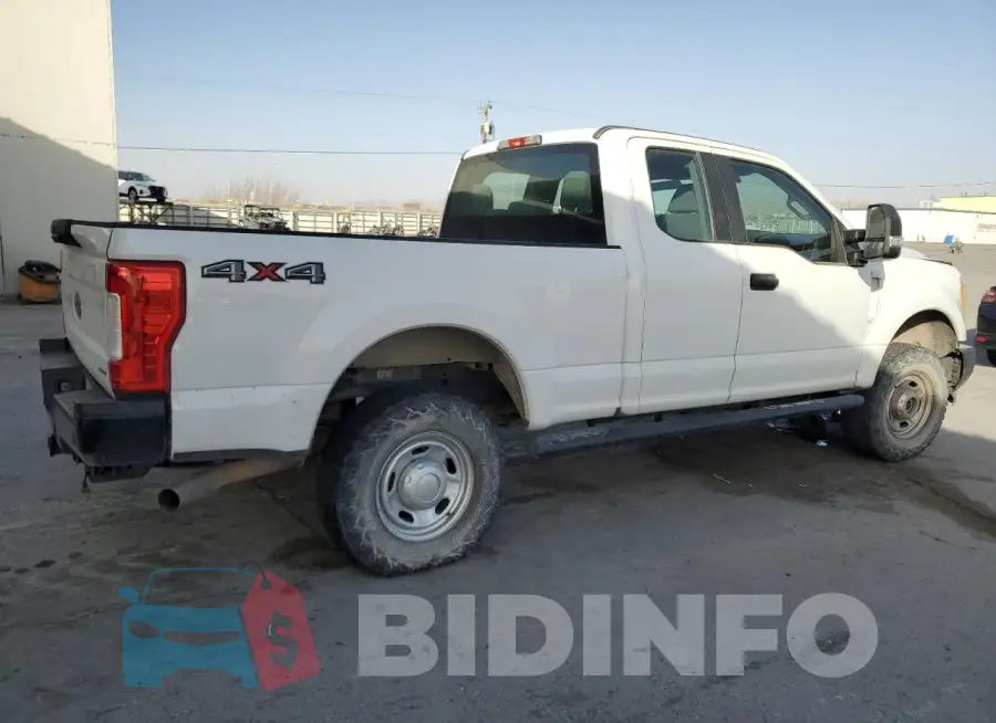 1FT7X2B68HED43127 Photo# 3