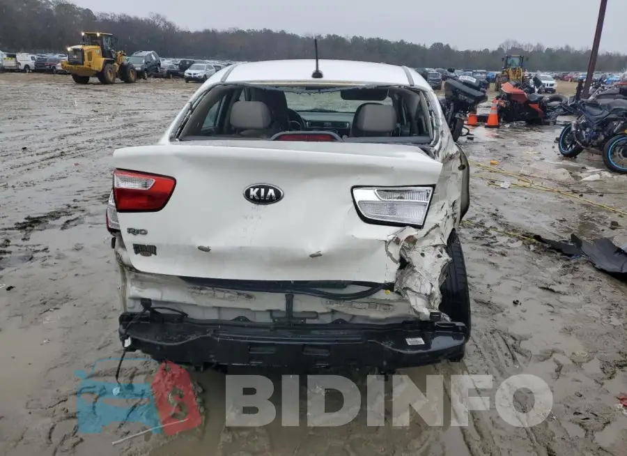 KNADM4A36G6646136 Photo# 6