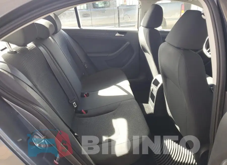 3VW267AJ8GM255636 Photo# 10