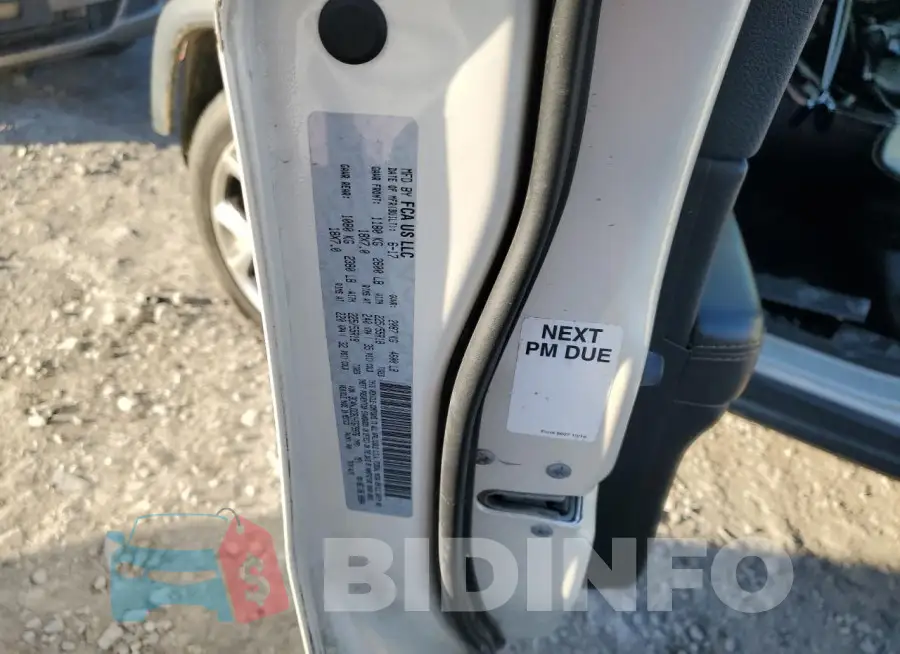 3C4NJDCB1HT679976 Photo# 13