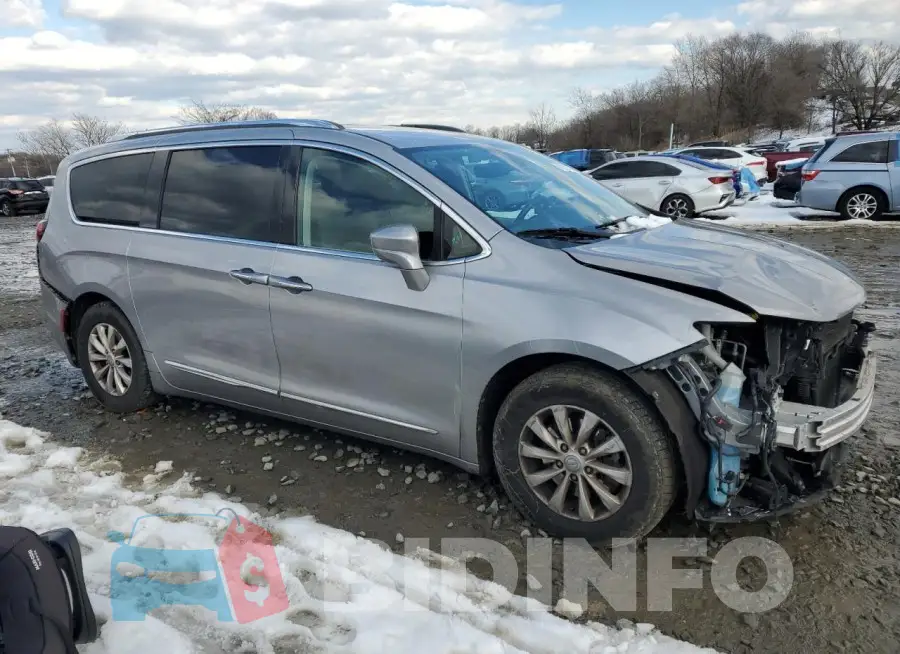 2C4RC1BG4JR332853 Photo# 4