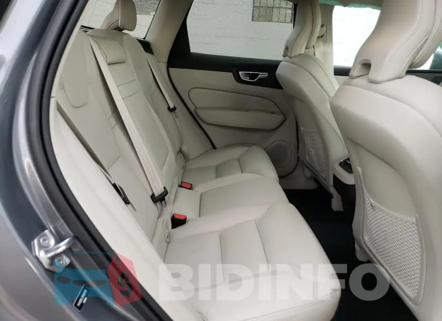 YV4102RL3M1860596 Photo# 11