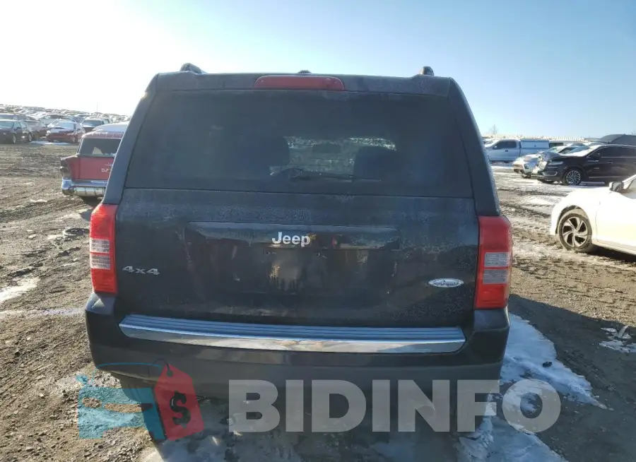 1C4NJRFB4GD581912 Photo# 6
